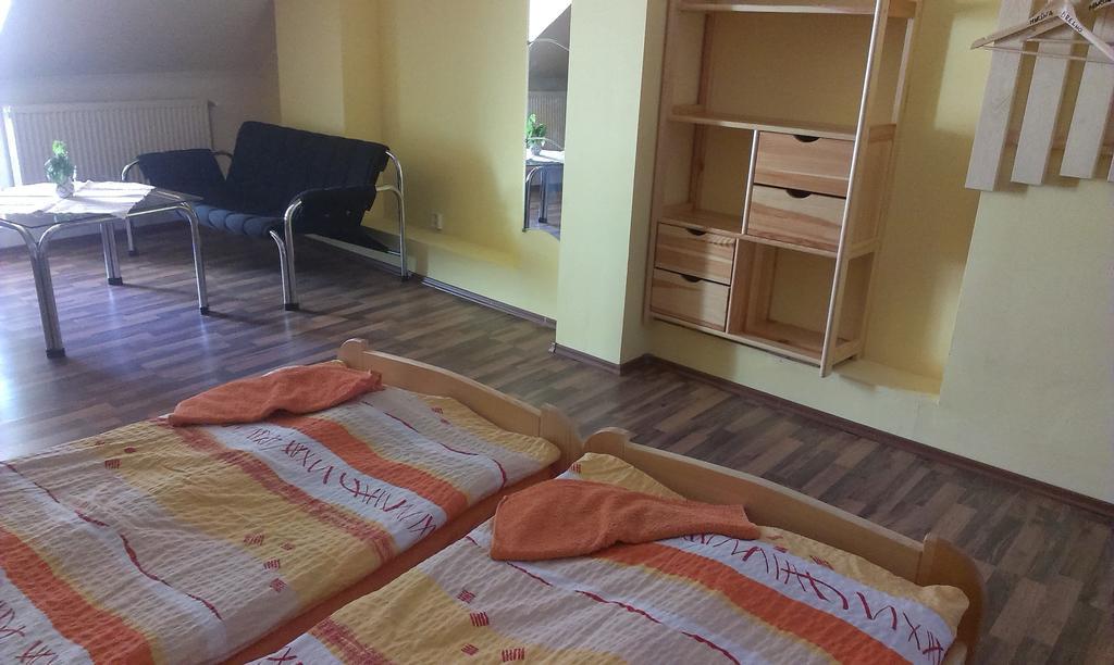 Penzion Marina Pri Slovenskej Restauracii Brezno Rom bilde