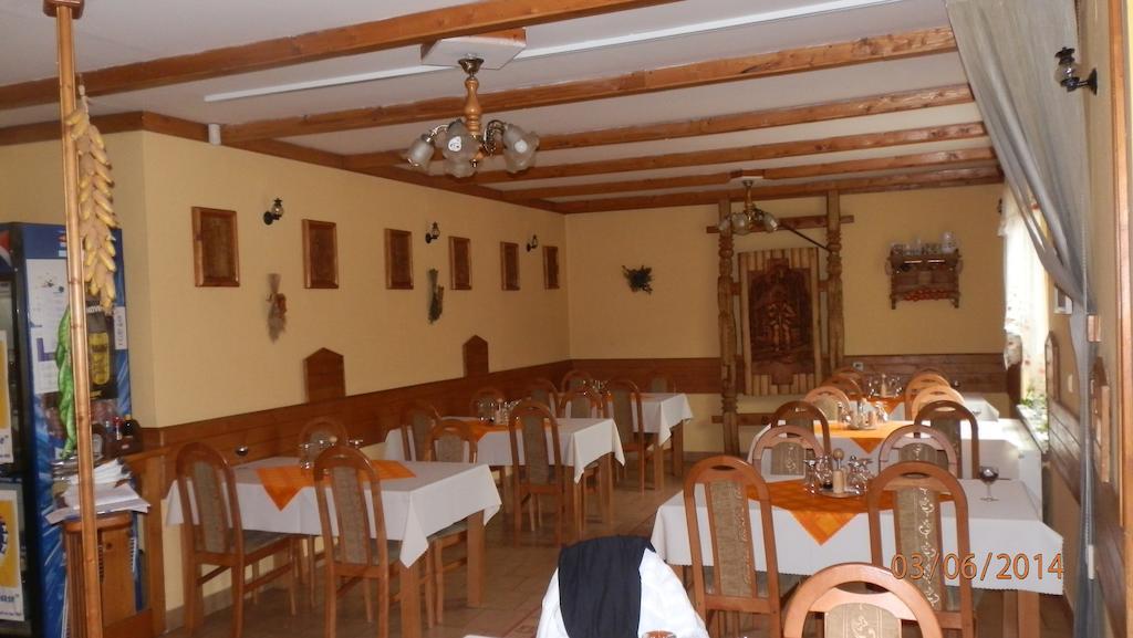 Penzion Marina Pri Slovenskej Restauracii Brezno Rom bilde