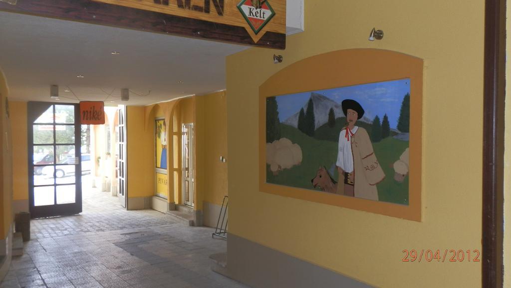 Penzion Marina Pri Slovenskej Restauracii Brezno Rom bilde