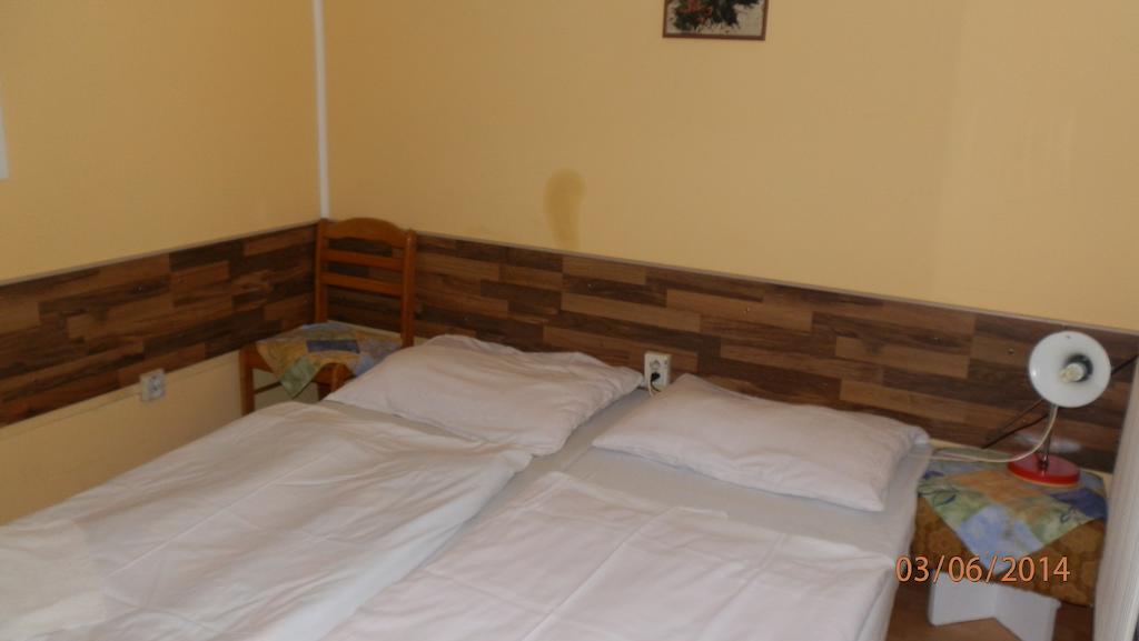 Penzion Marina Pri Slovenskej Restauracii Brezno Rom bilde