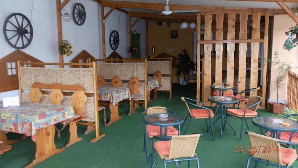 Penzion Marina Pri Slovenskej Restauracii Brezno Rom bilde