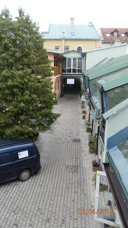 Penzion Marina Pri Slovenskej Restauracii Brezno Rom bilde