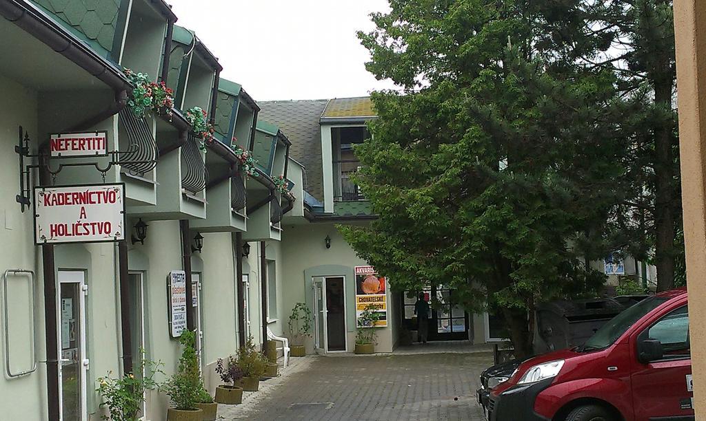 Penzion Marina Pri Slovenskej Restauracii Brezno Rom bilde